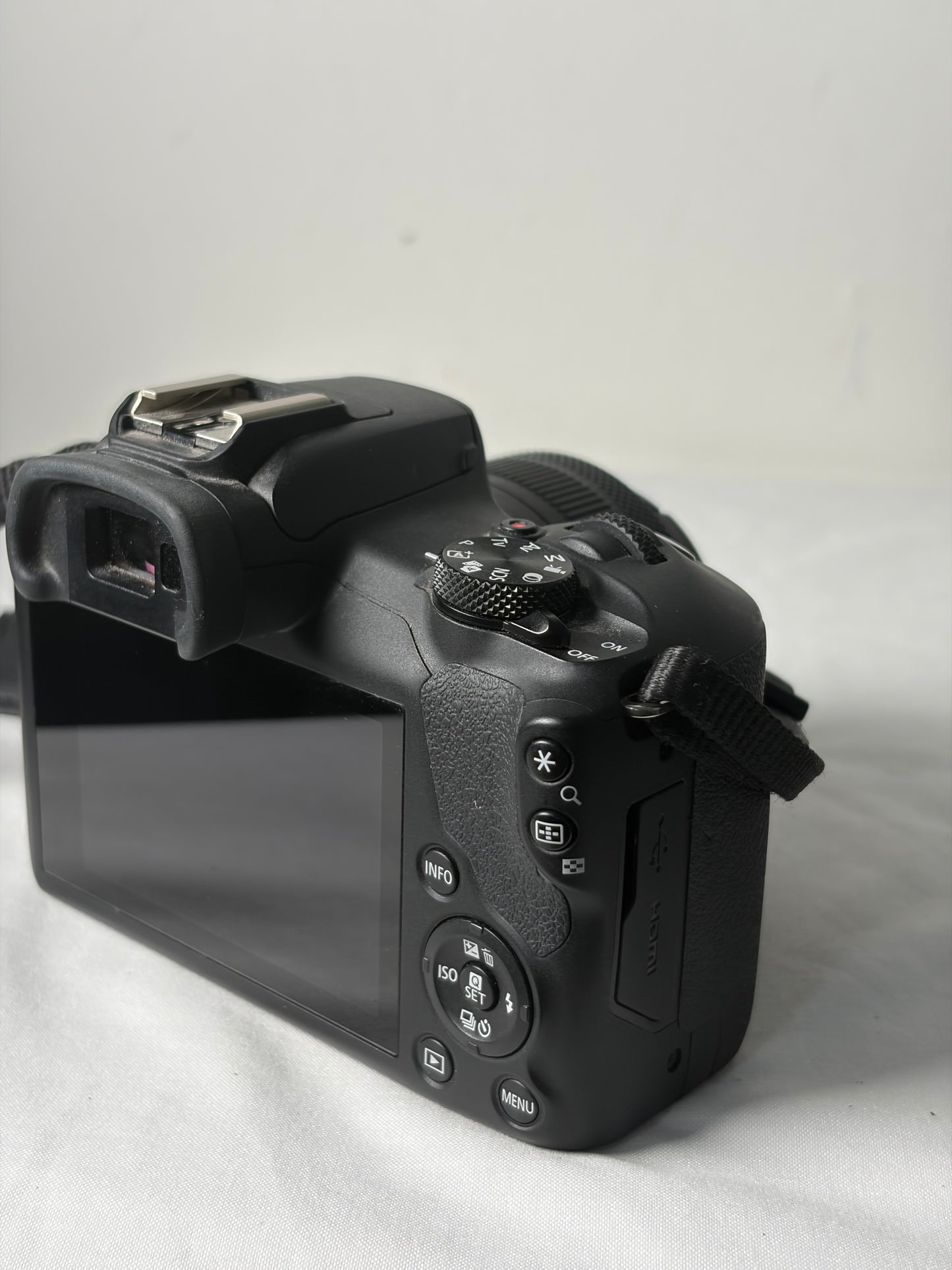 Appareil photo numérique hybride Canon EOS R100 + objectif 18-45 mm