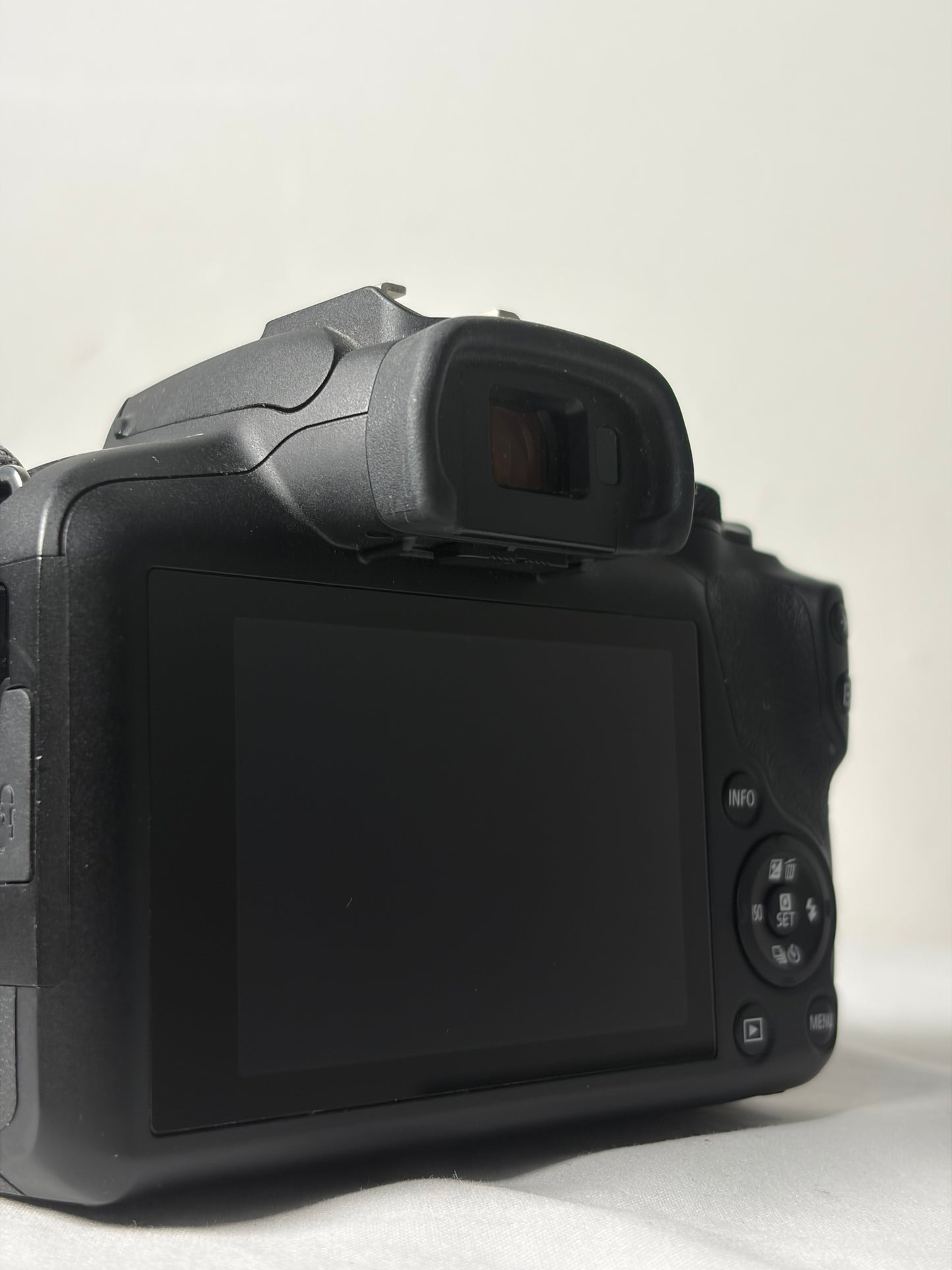 Appareil photo numérique hybride Canon EOS R100 + objectif 18-45 mm