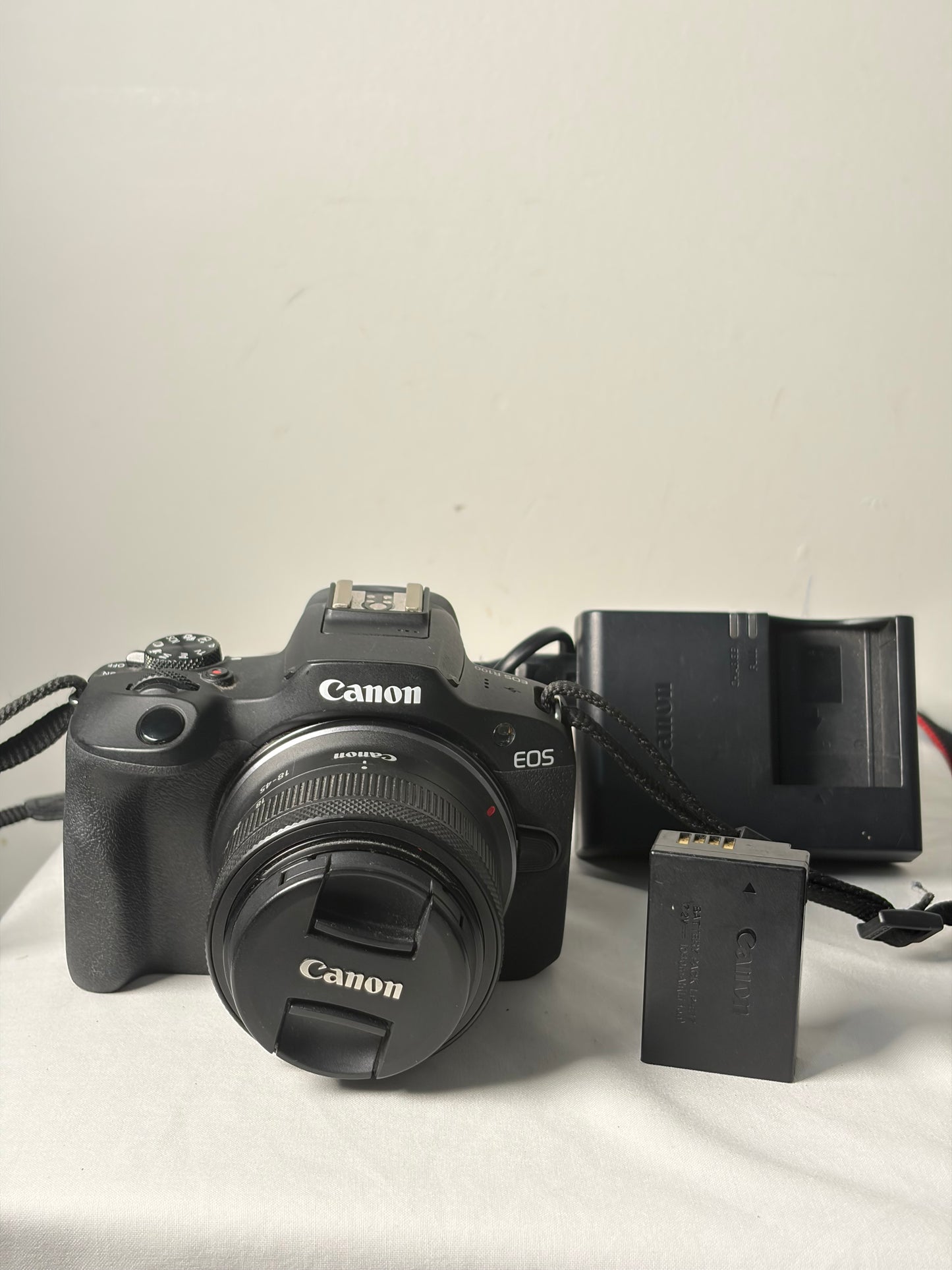 Appareil photo numérique hybride Canon EOS R100 + objectif 18-45 mm