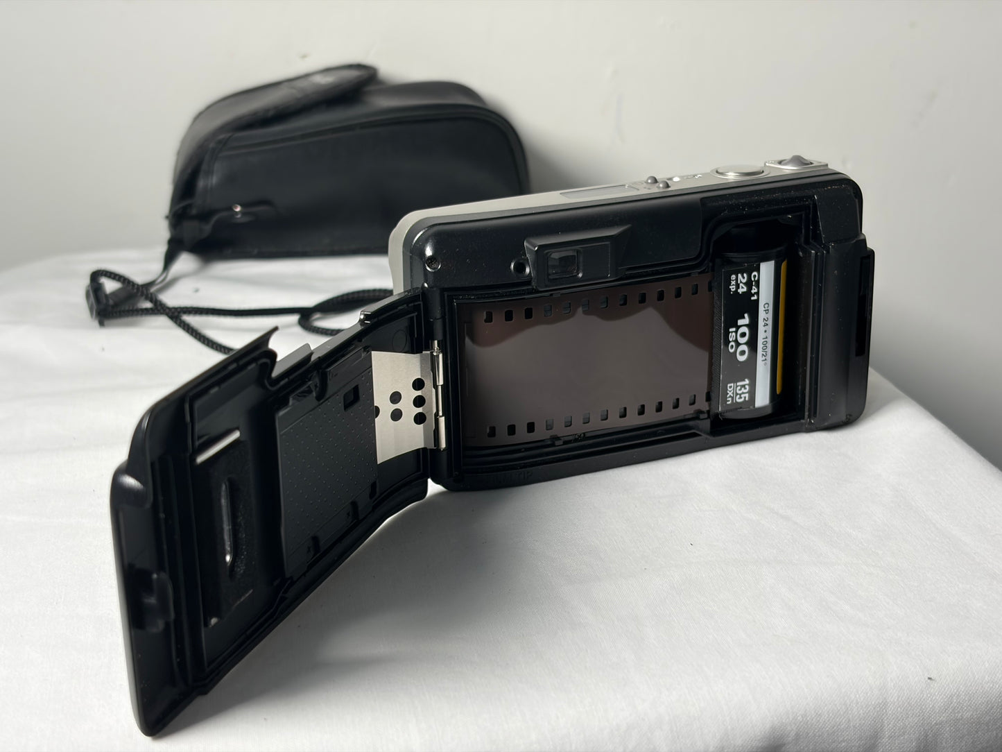 Appareil photo numérique compact Olympus Superzoom 76G