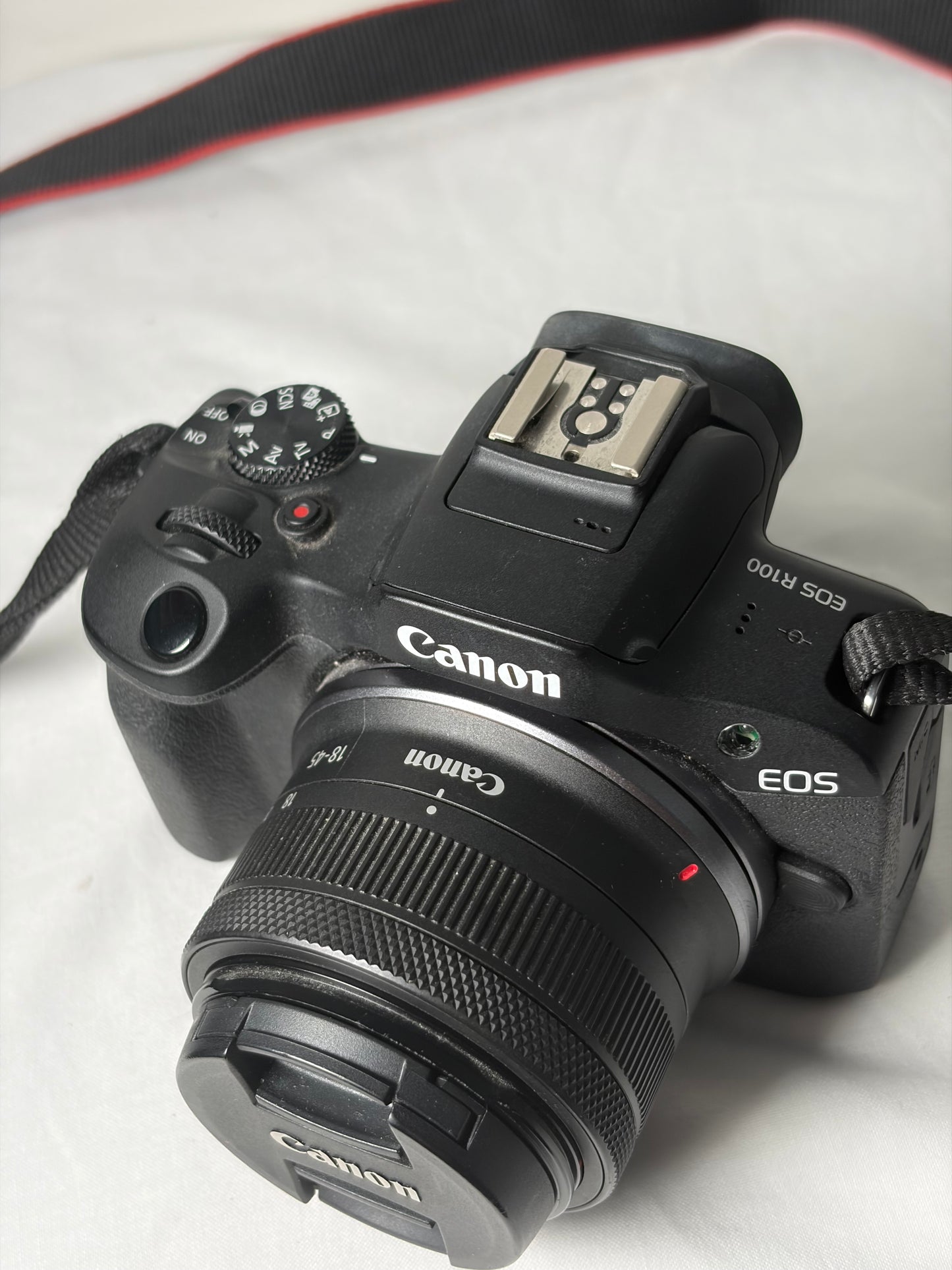Appareil photo numérique hybride Canon EOS R100 + objectif 18-45 mm