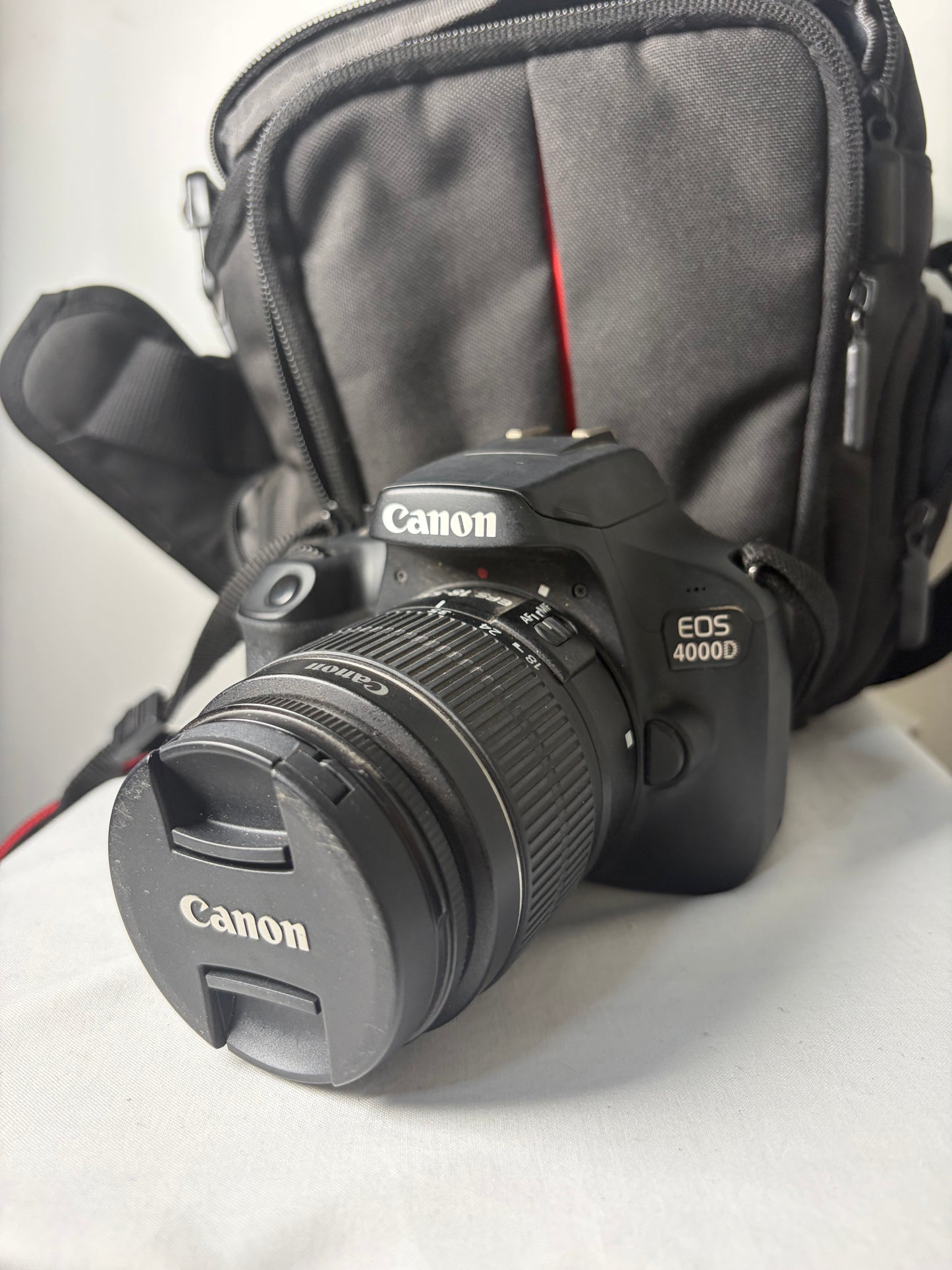 Appareil photo numérique reflex Canon EOS 4000D